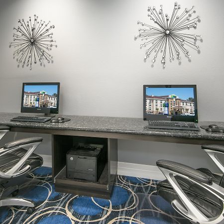 Holiday Inn Express And Suites Houston North - Iah Area By Ihg Exterior foto
